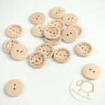Drevené gombíky Hand Made s veľkosťou 20 mm