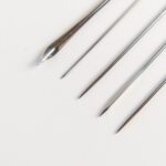 Detailne zobrazené ostré hroty ihiel Milward