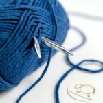 Detail špičiek KnitPro Nova Cubics 13 cm v klbku priadze