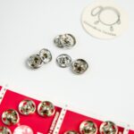 Stláčacie gombíky KOH-I-NOOR nikel – detailné zobrazenie