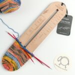 Meradlo Scheepjes s ponožkou pri meraní veľkosti