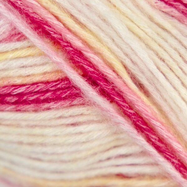 Detail červenej melírovanej priadze Stone Washed Minerals