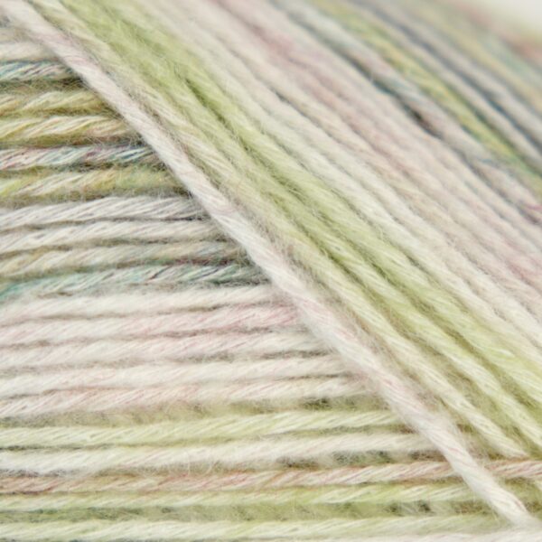 Detail zelenej melírovanej priadze Stone Washed Minerals