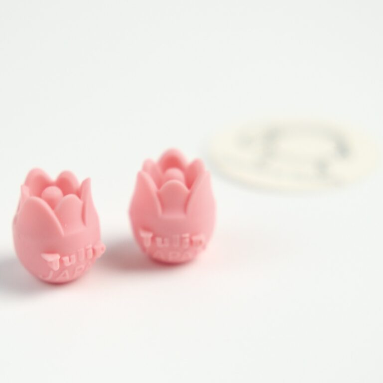 Detail ružových chráničov ihlíc Tulip