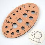 Meradlo ihlíc Pony – prírodné drevo, precízne pre pletenie