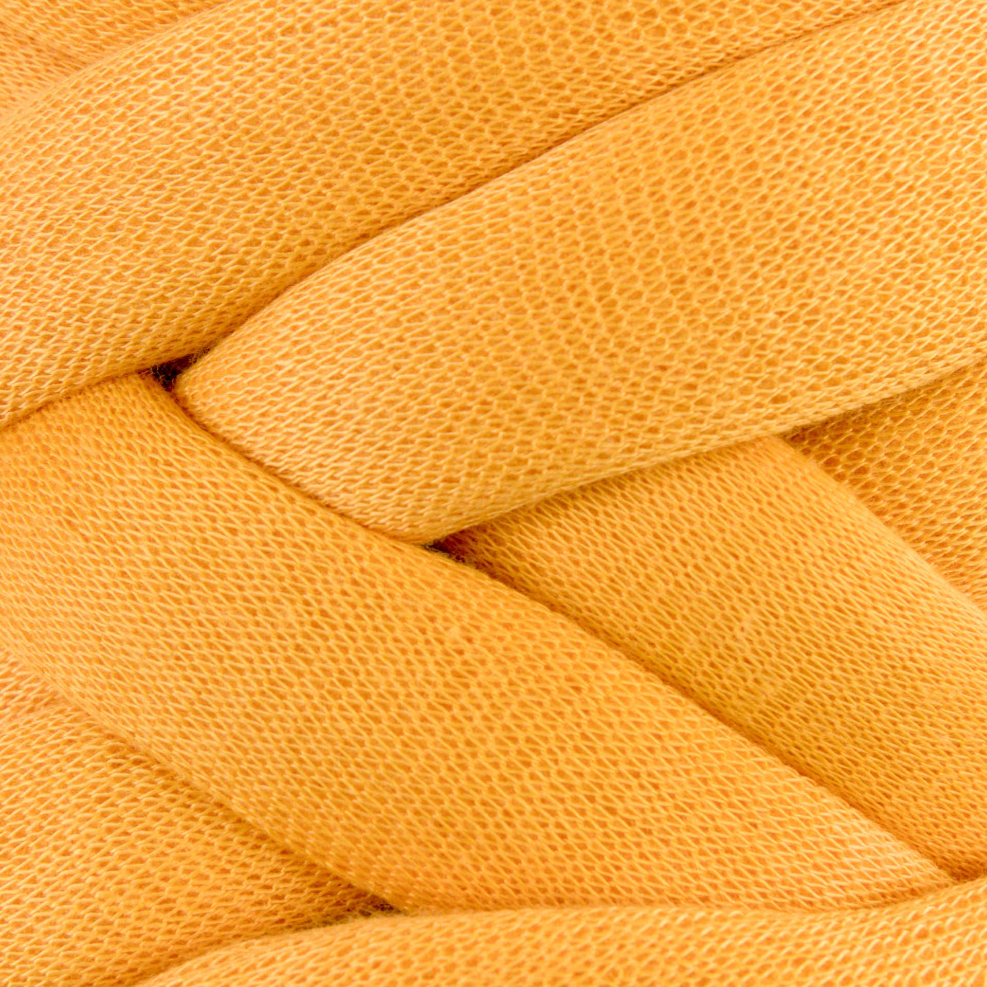 Detail žltej priadze Scheepjes Cool Stuff s mäkkou štruktúrou