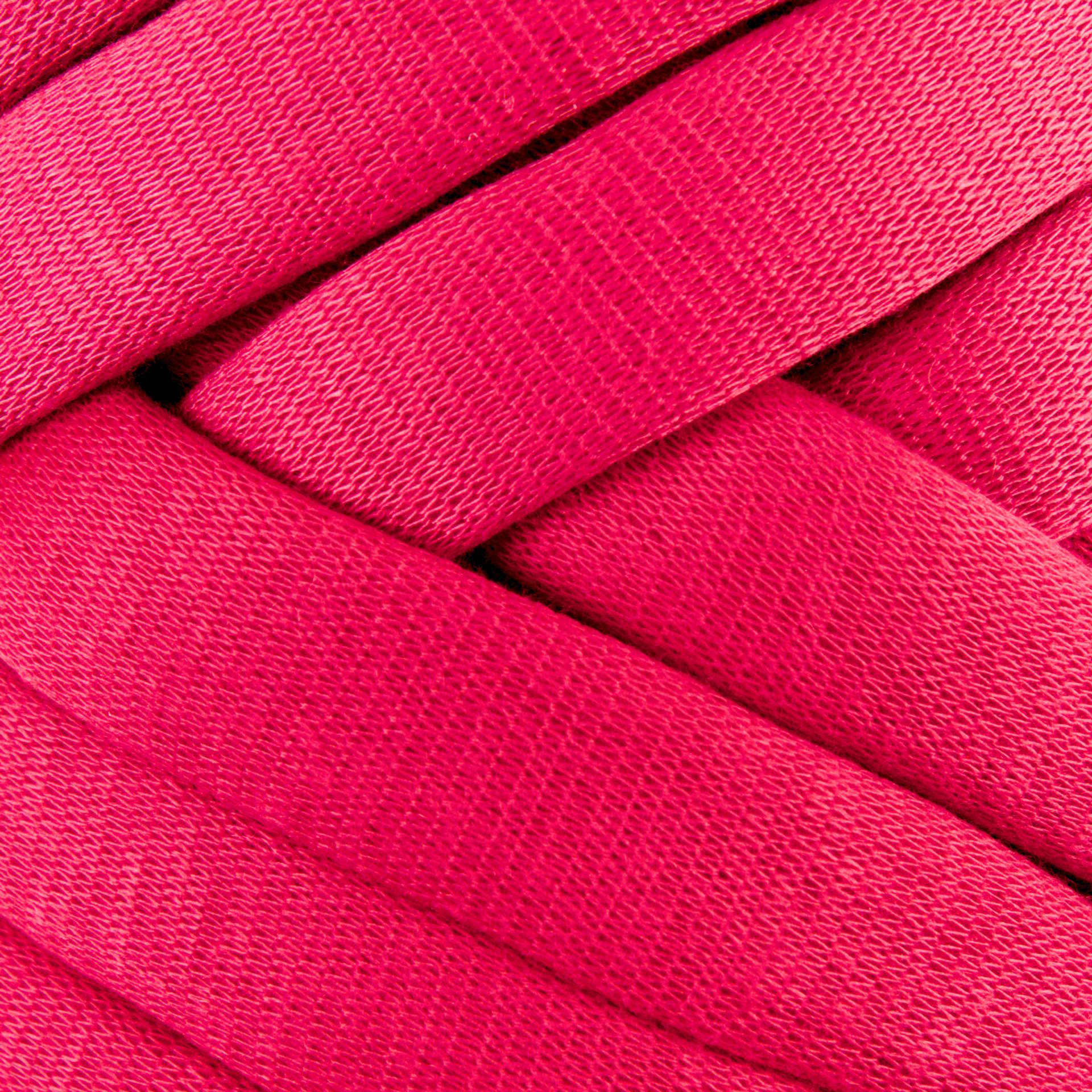 Detail červenej trubicovej priadze Scheepjes Cool Stuff vhodnej na finger knitting