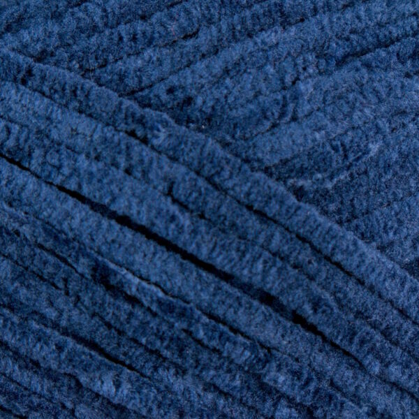 Tmavomodrá vzorka mäkkej priadze na výrobu hračiek